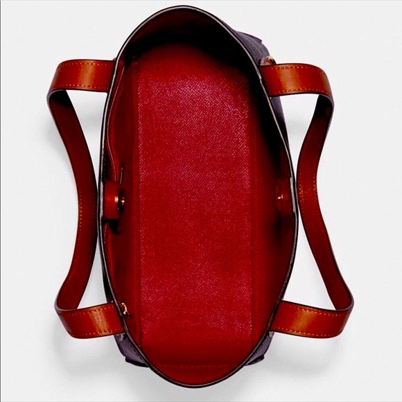 🎉Host Pick🎉🐎👜 COACH TOTE in HORSE AND CARRIAGE DIAGONAL PRINT. Bundle & save - Picture 3 of 13